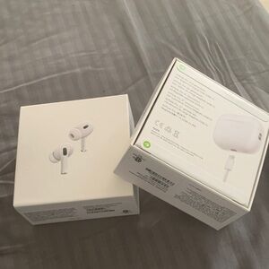 Apple AirPods Pro 2(nd) generation with Charging Case - White